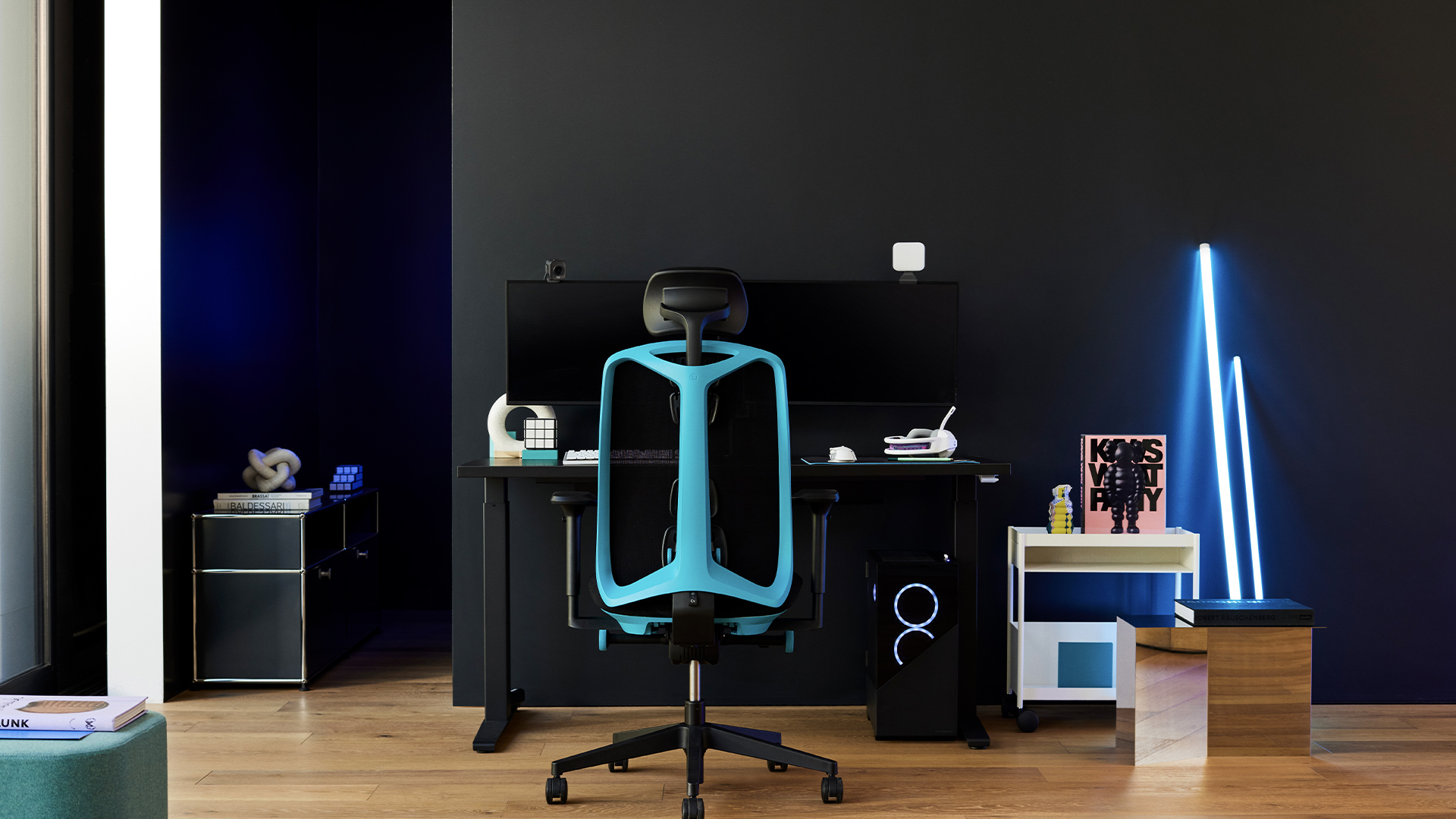 Vantum Gaming 2.0 Chair, Black & Abyss, Lifestyle