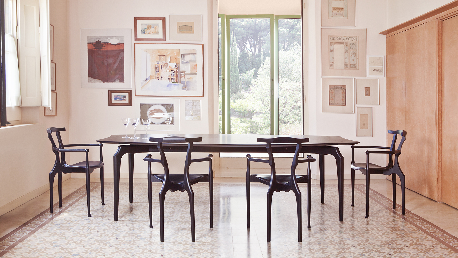 Gaulino Chairs & Table, Lifestyle