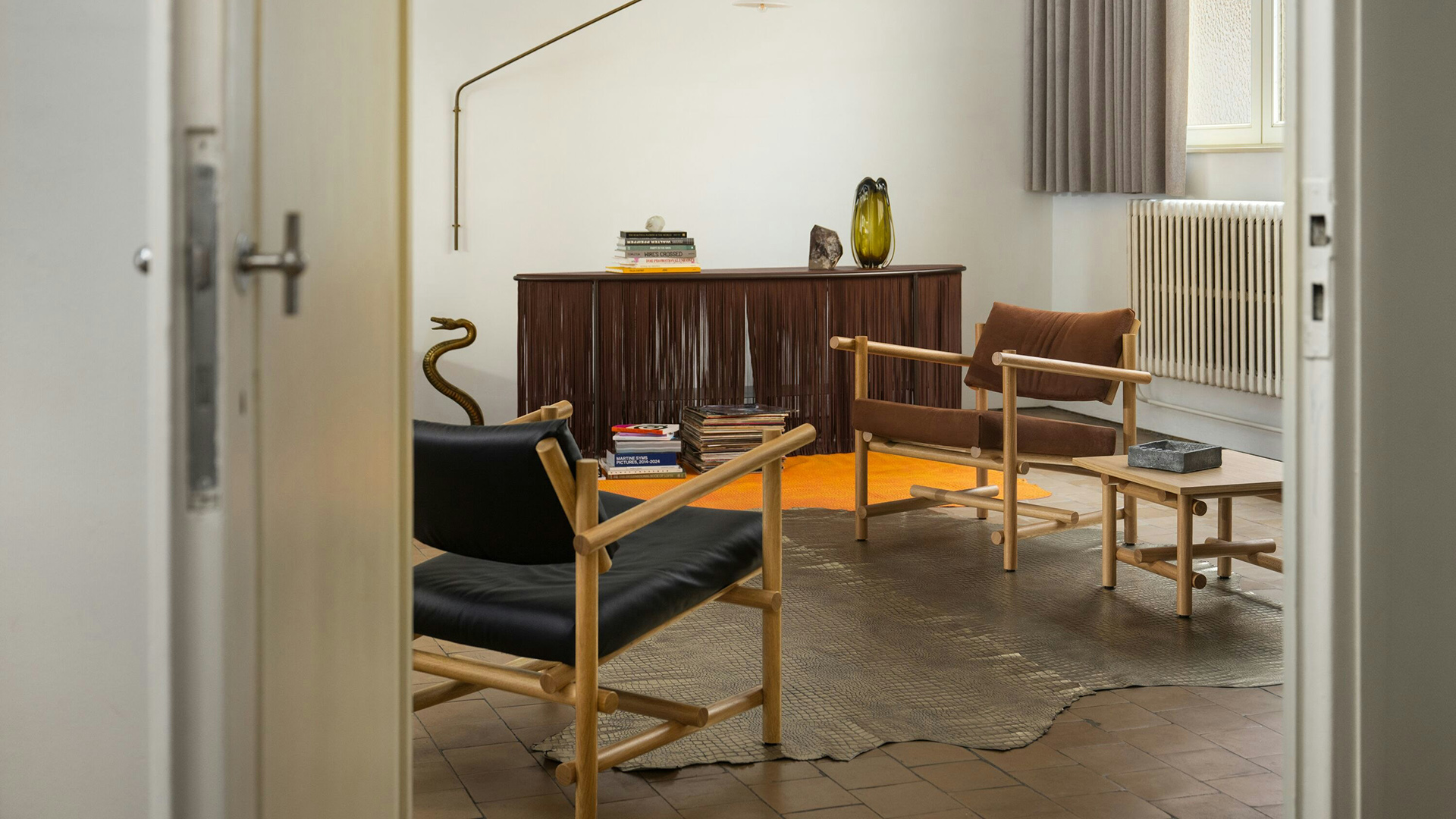 Muecke Lounge Chair, Oak, Lifestyle