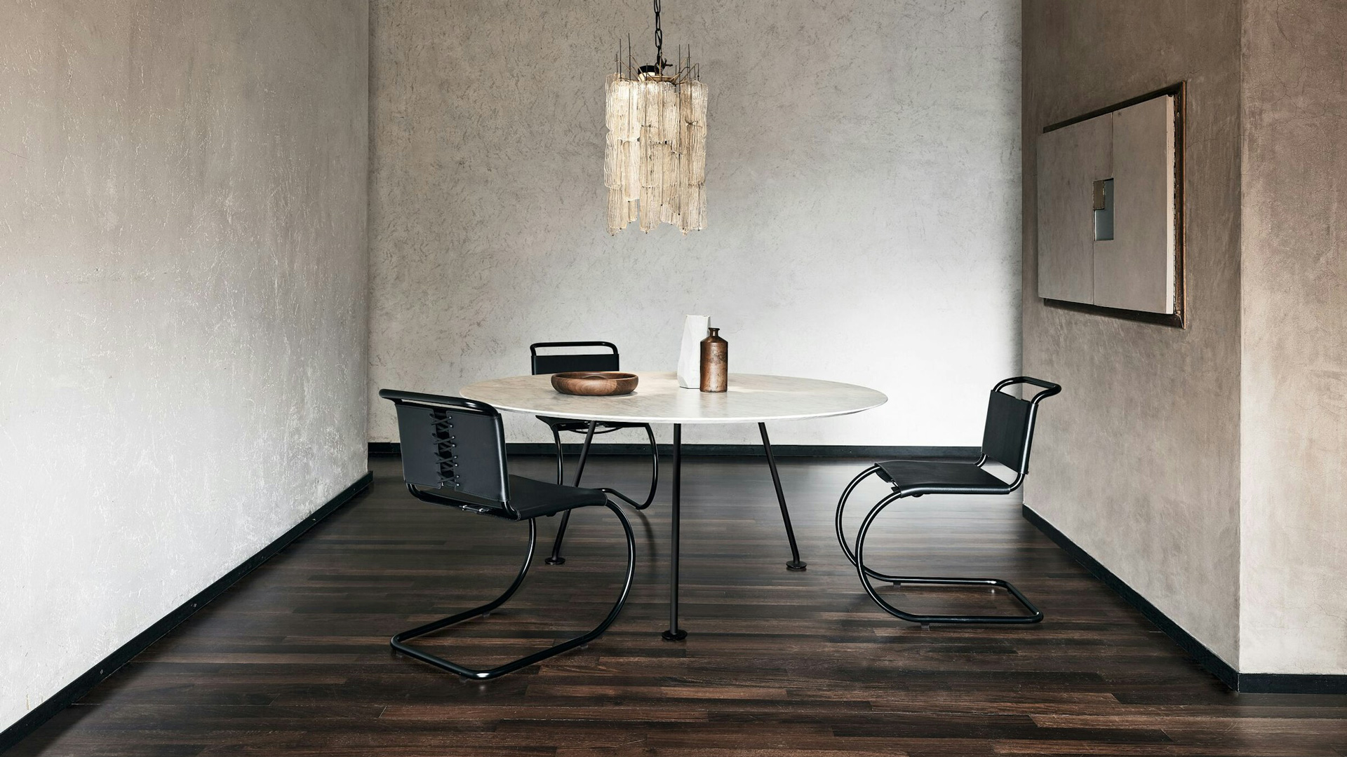 Grasshopper Dining Table, Round, Lifestyle