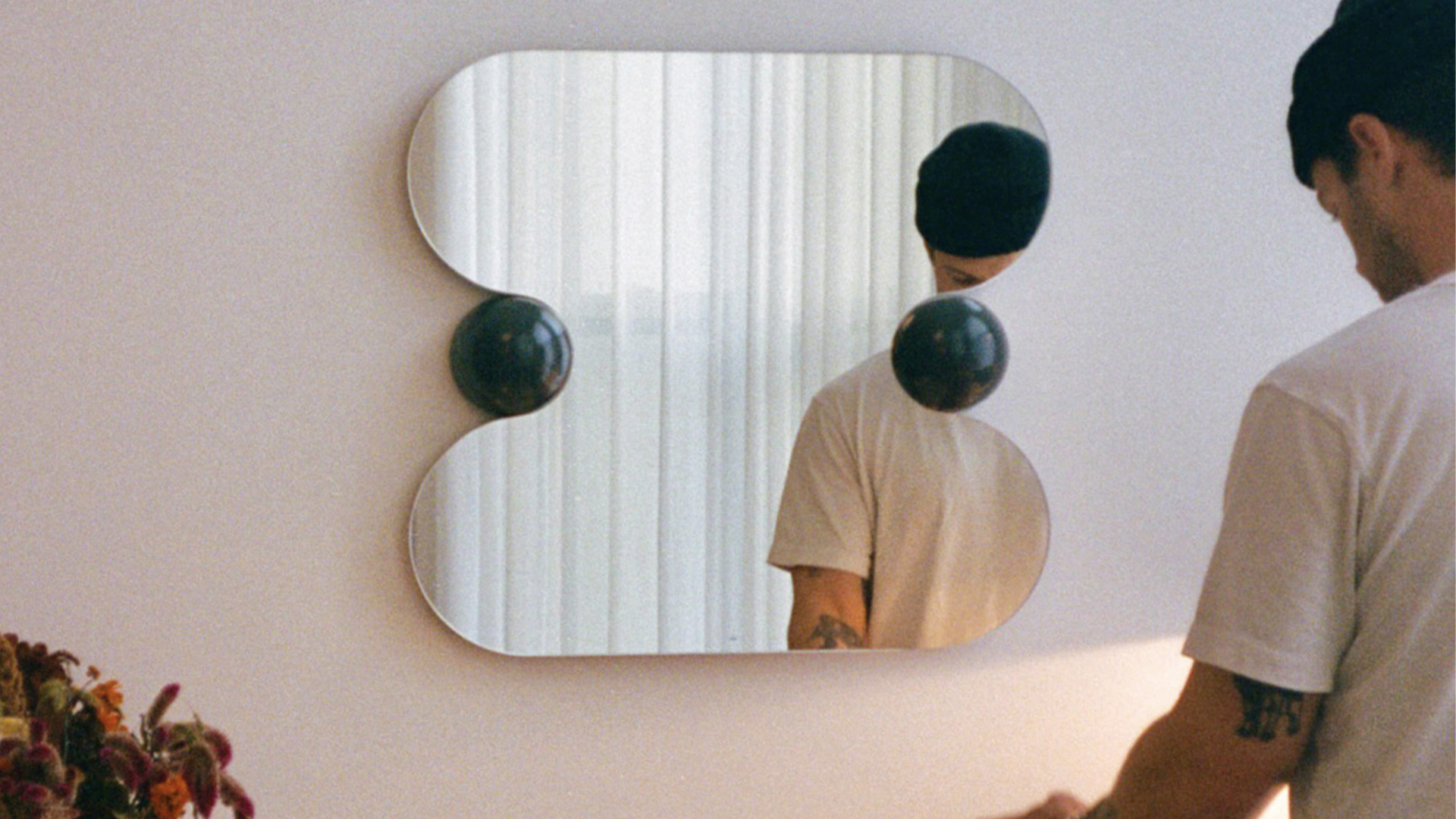 Squeeze Mirror, Lifestyle