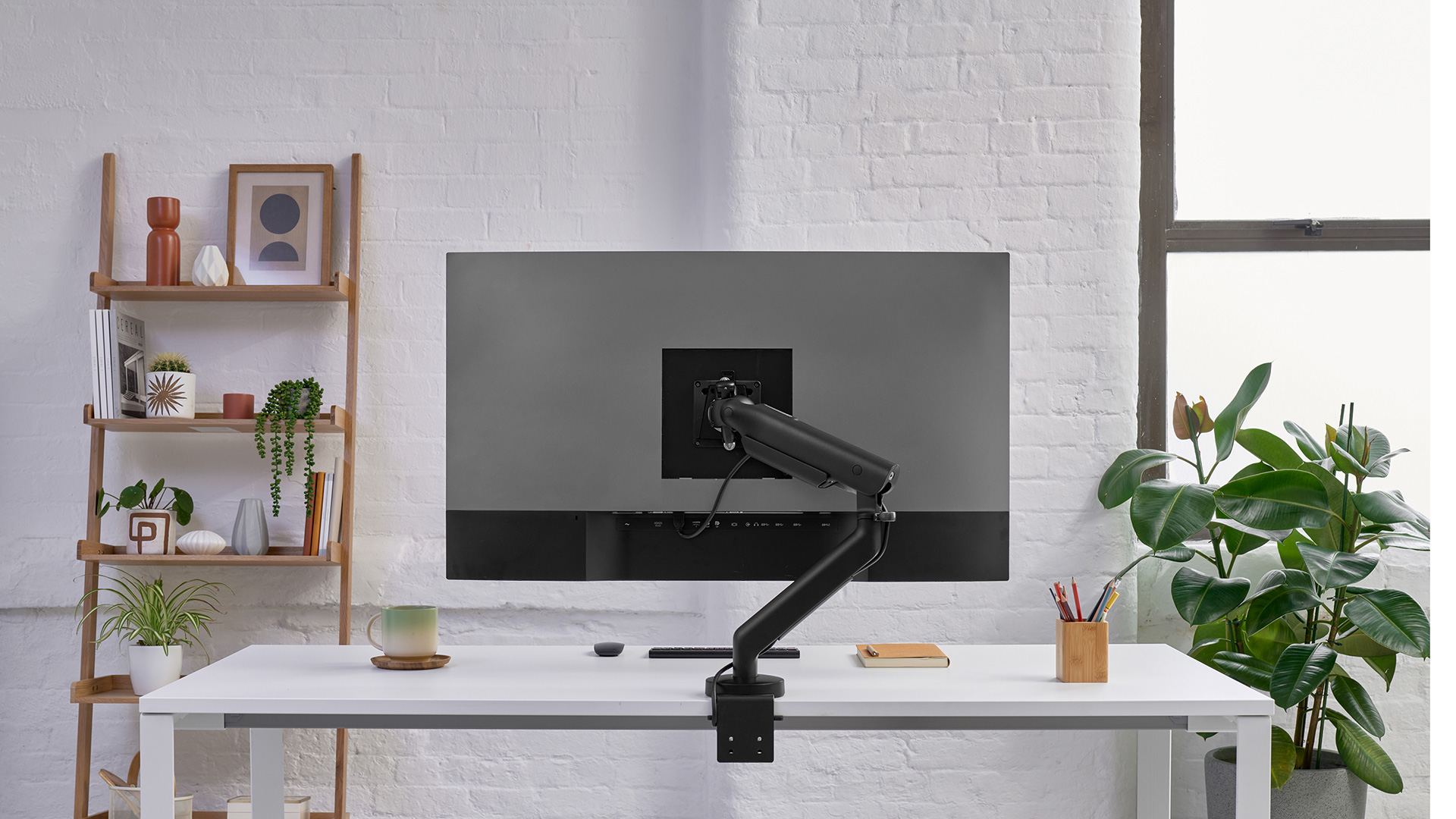 Flo X Monitor Arm, Lifestyle