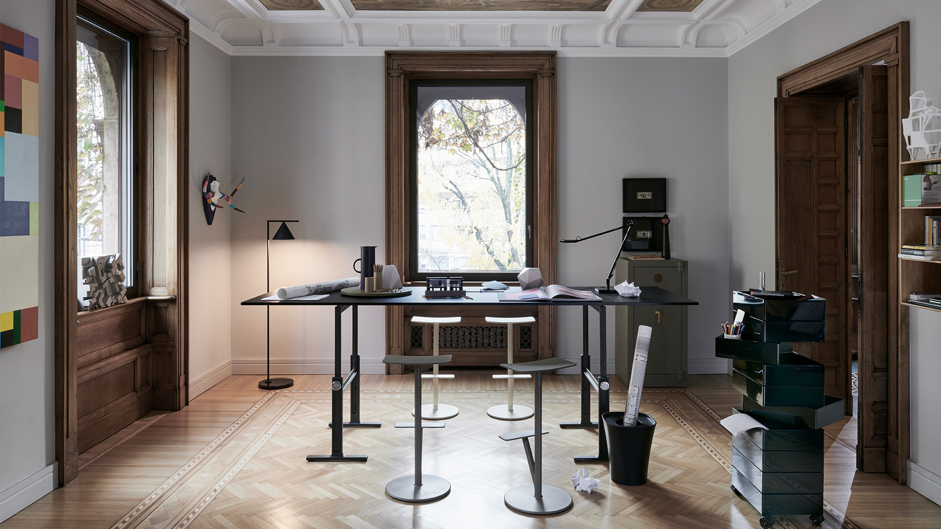 Brut Height-Adjustable Table, Lifestyle