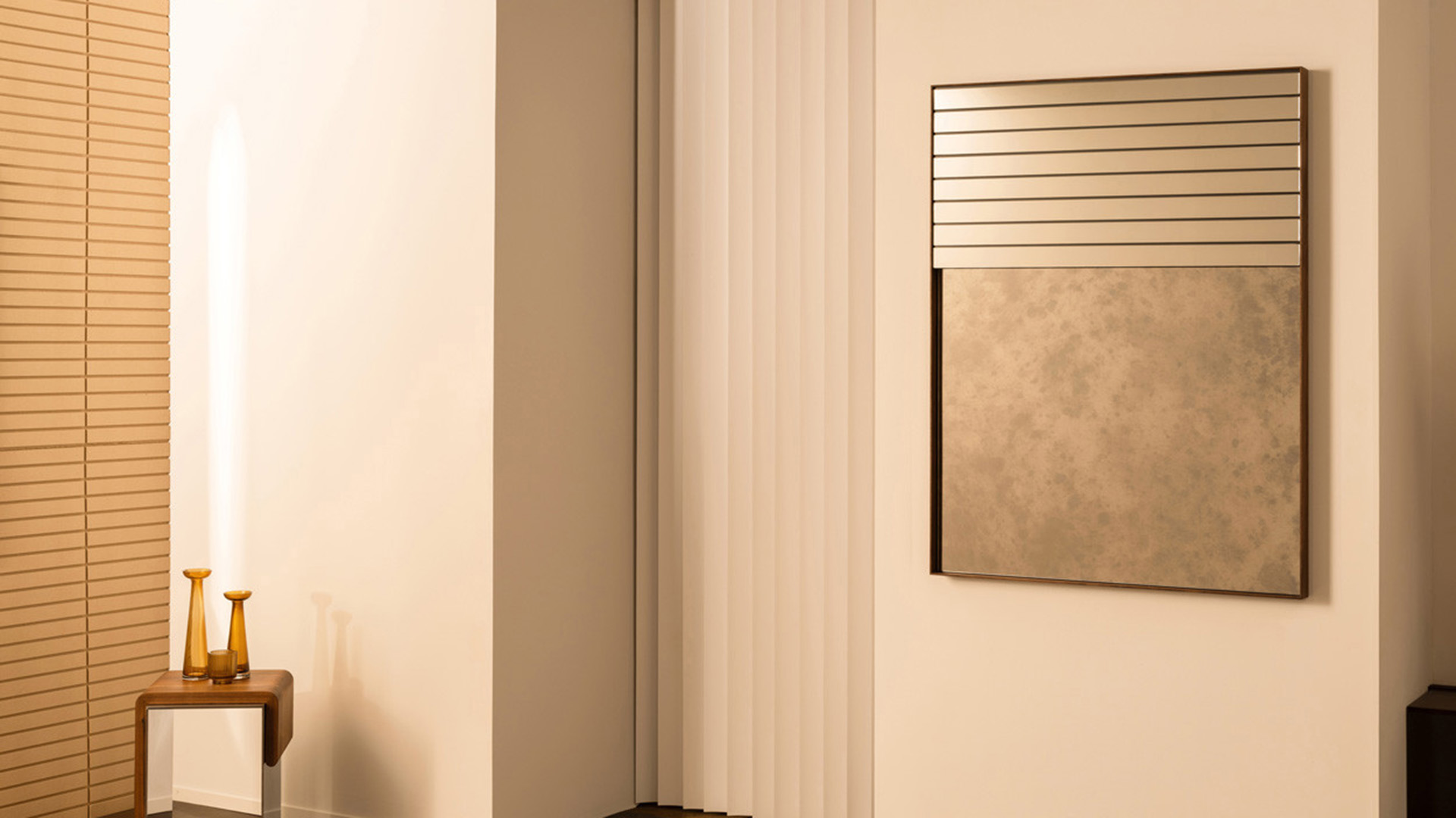 Blind Mirror, Lifestyle