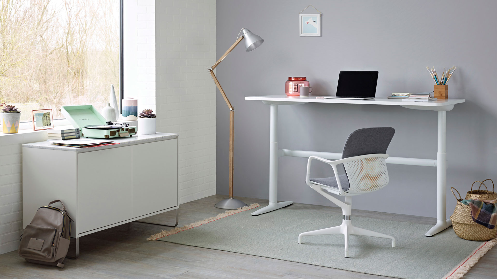 Atlas Freestanding Desk, Lifestyle